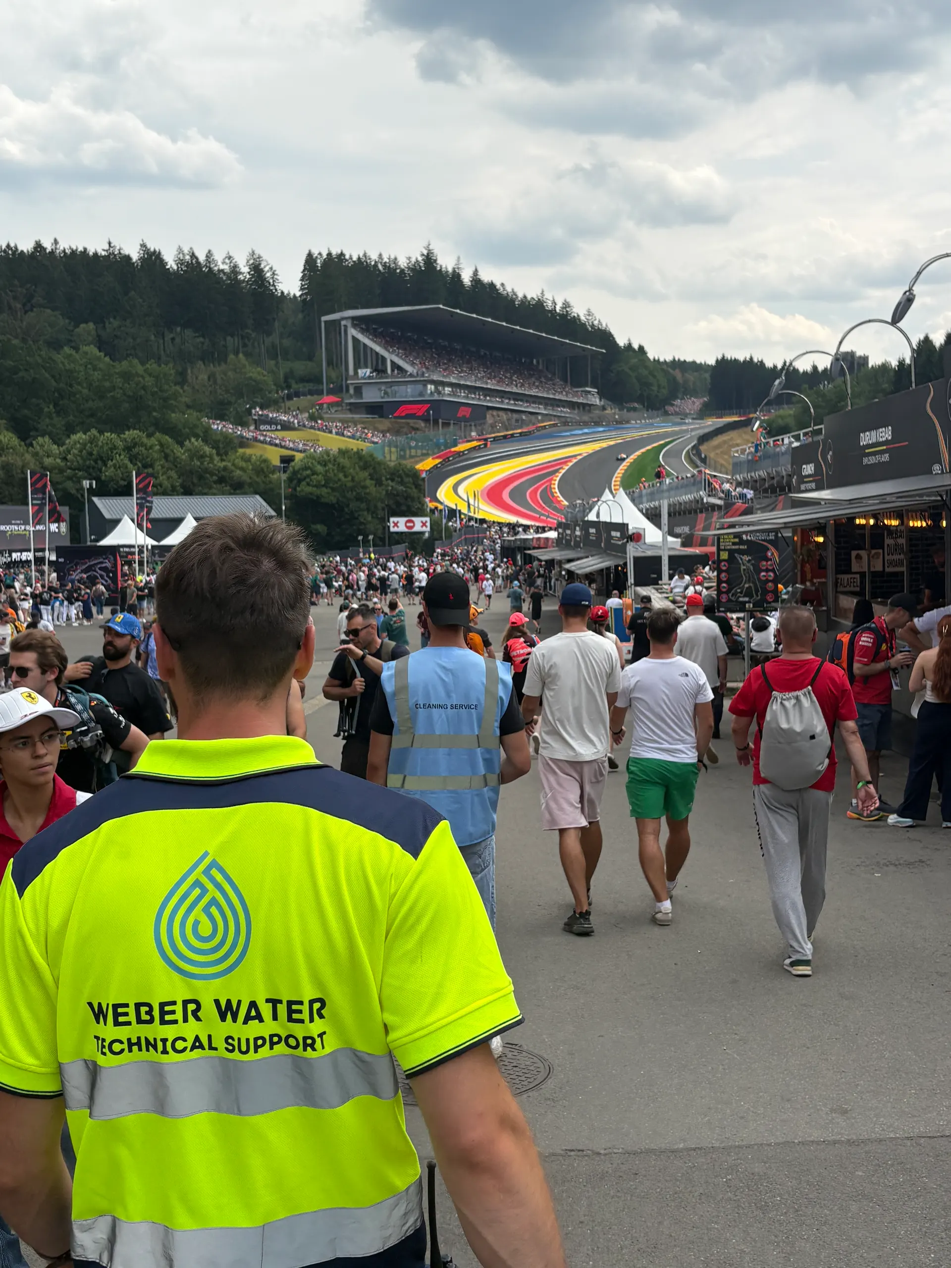 Technicien Weber Water en support technique sur un grand événement, au circuit de Spa-Francorchamps